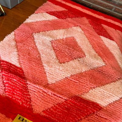 Vintage 70s area rug, NOS