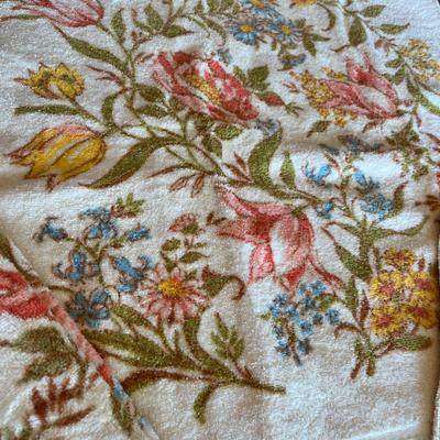Vintage floral towel set