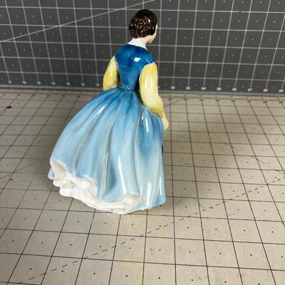 Royal Doulton Figurine "First Steps" HN 2242