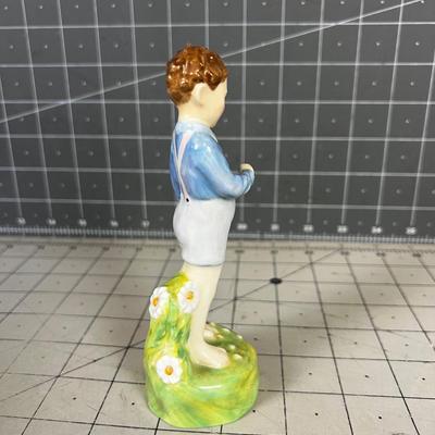 Royal Doulton Figurine "She Loves Me Not"