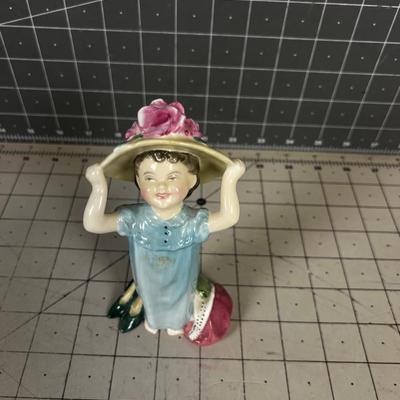 Royal Doulton Figurine "Make Believe"