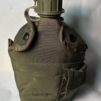  US MILITARY ISSUE CANTEEN & COVER 1986