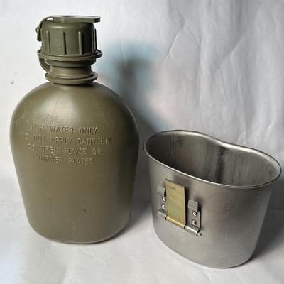  US MILITARY ISSUE CANTEEN & COVER 1986