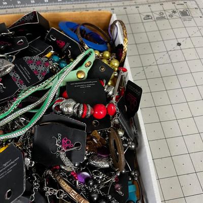 Tray full of Paparazzi NEW Jewels