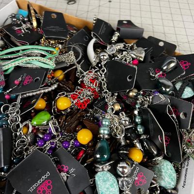 Tray full of Paparazzi NEW Jewels