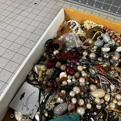 Tray full of used Jewelry 