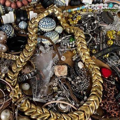 Tray full of used Jewelry 