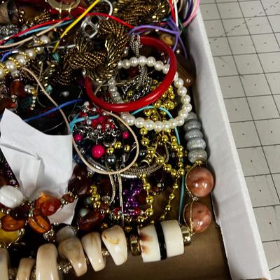  Chunky Necklaces Tray 