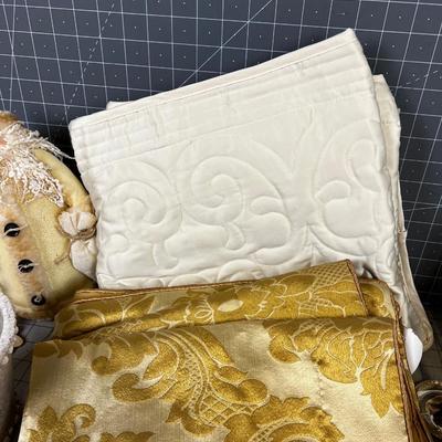 Decorative Items: Candles, Vase, Linens