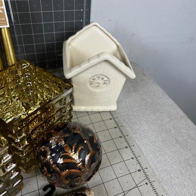 Decorative Items: Candles, Vase, Linens
