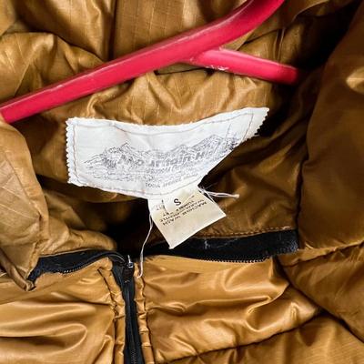 Vintage Mountain High Puffer Jacket GOLD 