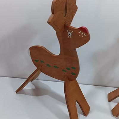 Oh dear! Collapsable easy to store Adorable wooden deer