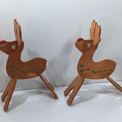 Oh dear! Collapsable easy to store Adorable wooden deer