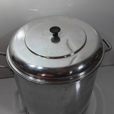 HUGE stock pot