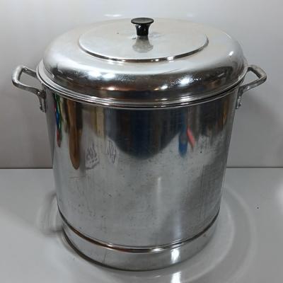 HUGE stock pot
