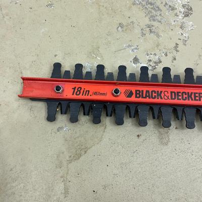 Black & Decker Cordless Blower & Electric Hedge Trimmer (G-MG)