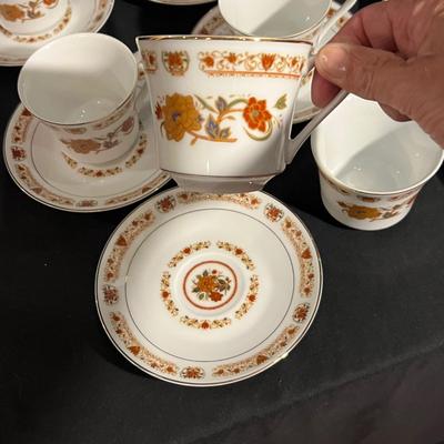 Tatung Taiwan Floral Gold Estate Porcelain China 10+ Person Setting (DR-RG)