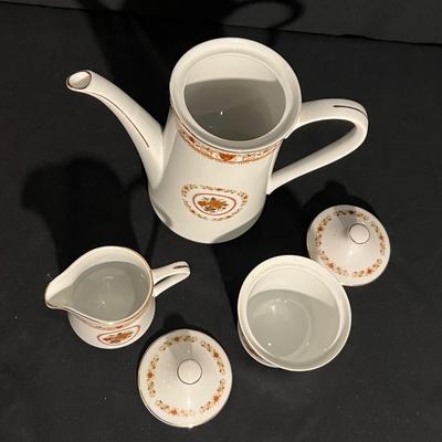 Tatung Taiwan Floral Gold Estate Porcelain China 10+ Person Setting (DR-RG)