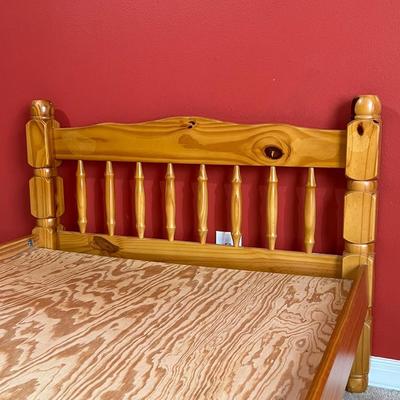 HIGHLAND PARK FURNITURE ~ Pair (2) Solid Wood Twin Beds ~ *Read Details