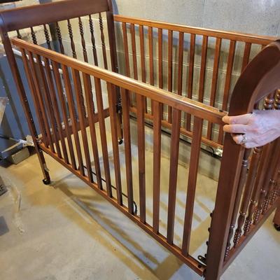 Simmons Solid Wood Crib and Bedding (BS-DW)