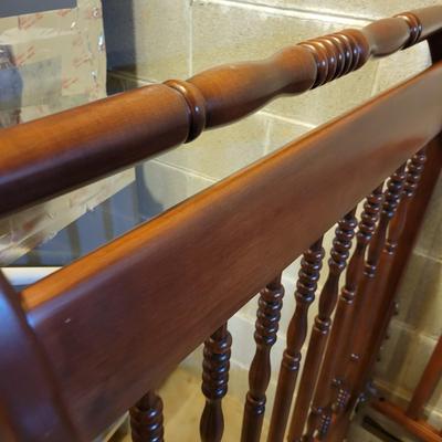 Simmons Solid Wood Crib and Bedding (BS-DW)