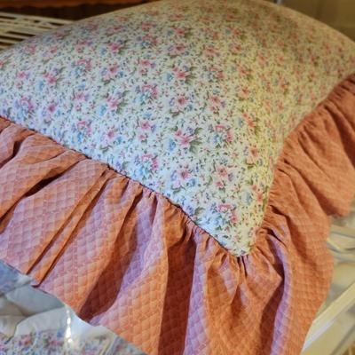 Simmons Solid Wood Crib and Bedding (BS-DW)