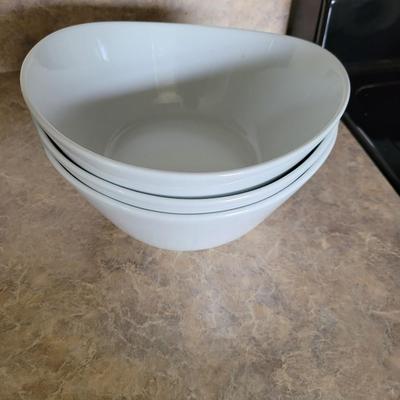 Lot of 7 white bowls