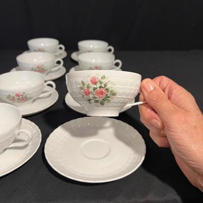 Hutschenreuther Porcelain Dinnerware Set (K-RG)