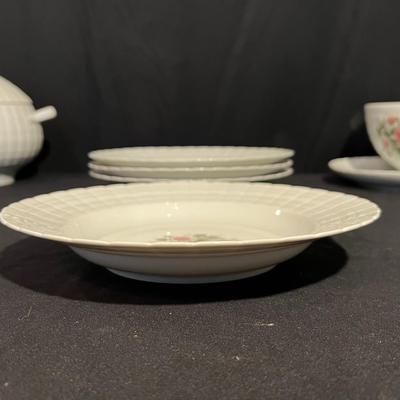 Hutschenreuther Porcelain Dinnerware Set (K-RG)