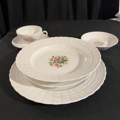 Hutschenreuther Porcelain Dinnerware Set (K-RG)