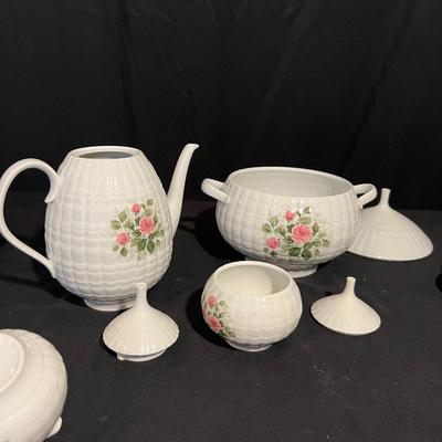 Hutschenreuther Porcelain Dinnerware Set (K-RG)