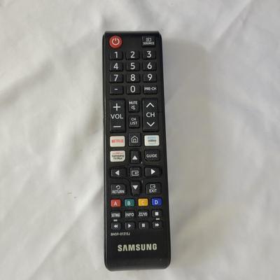 Samsung 32" TV, Roku, and Wall Mount (G-DW)