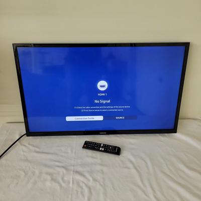 Samsung 32" TV, Roku, and Wall Mount (G-DW)