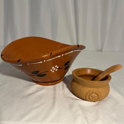 Earthenware Pottery Bowl From Portugal & More (K-RG)