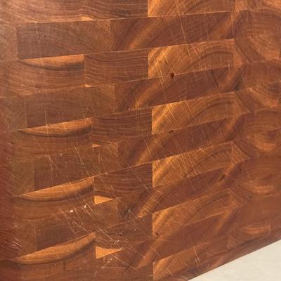 Pair of Solid Wood Chopping Boards Inc Williams Sonoma (K-RG)