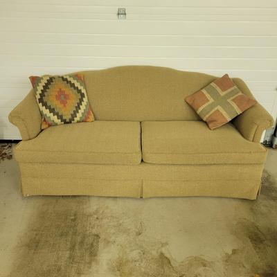 Couch and Accent Pillows (G-DW)