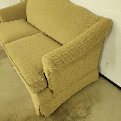Couch and Accent Pillows (G-DW)