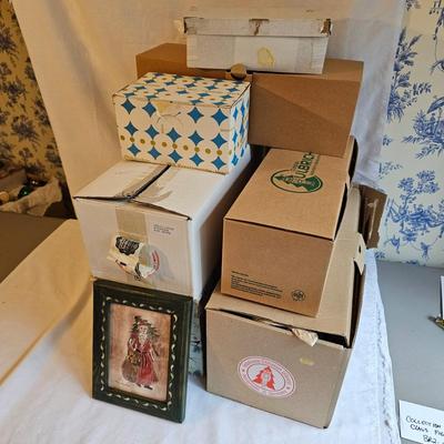 Collection of Santa Claus Figures & More (BR2-JS)