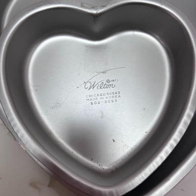 WILTON HEART SHAPED CAKE PANS