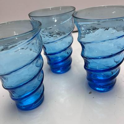 CERAMIC PITCHER AND 3 BLUE SPIRAL GLASSES