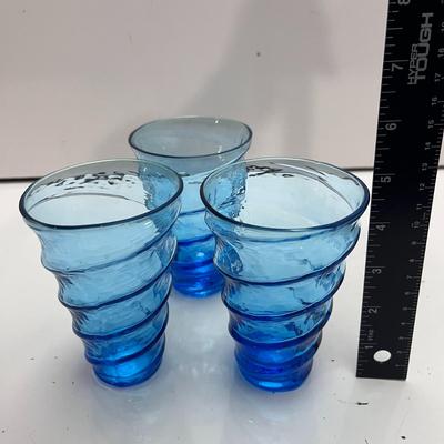 CERAMIC PITCHER AND 3 BLUE SPIRAL GLASSES