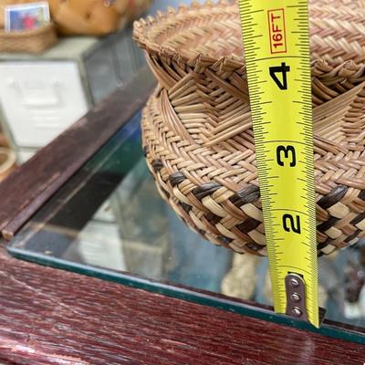 Folk Art Handmade Basket 4"