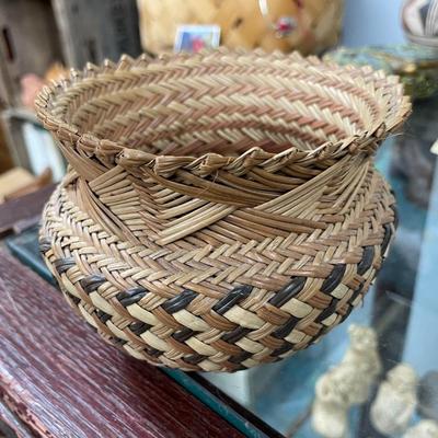 Folk Art Handmade Basket 4"