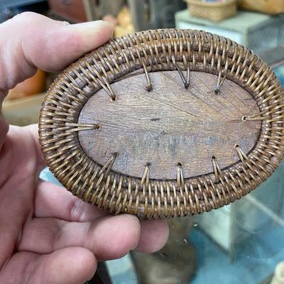 Folk Art Basket w Frog