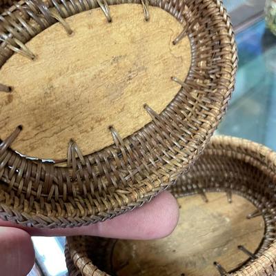Folk Art Basket w Frog