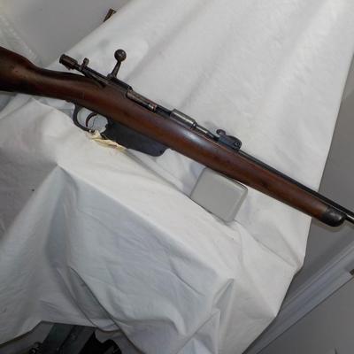 Mauser Model Fat 41, 6.6 x 52 mm Carcana rifle. est $200 to $600.