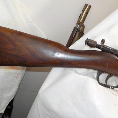 Mauser Model Fat 41, 6.6 x 52 mm Carcana rifle. est $200 to $600.