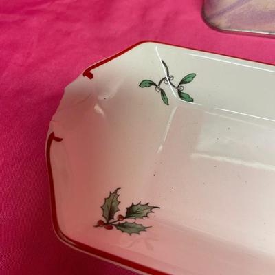 Musical tin and decorative tray