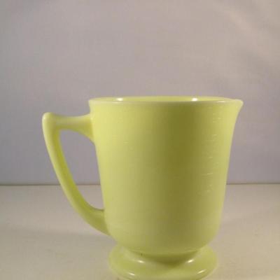 Vintage Custard Colored Uranium Glass Measuring Cup- 4 Cup Capacity