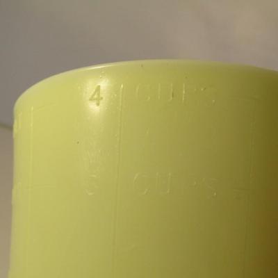 Vintage Custard Colored Uranium Glass Measuring Cup- 4 Cup Capacity